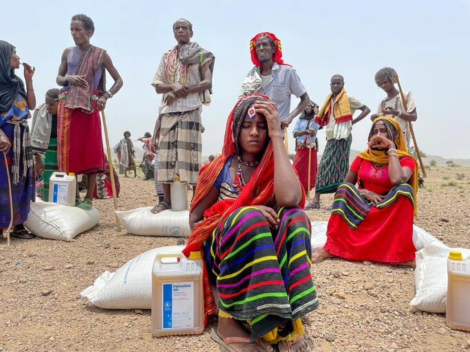 Men and women with food assistance distributed by WFP in Ethiopia